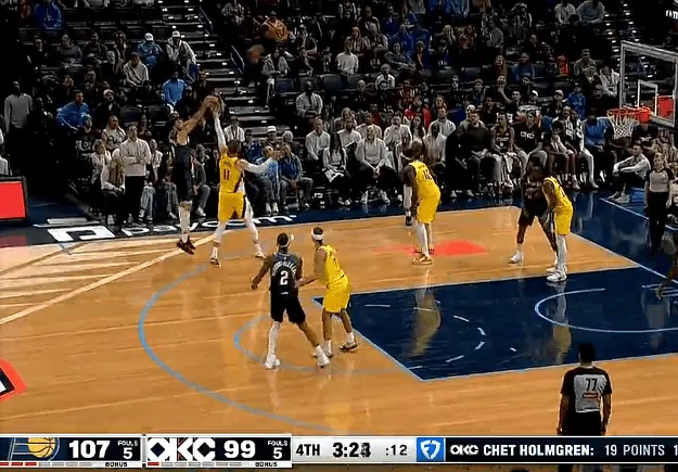 开云网页版中国官网-霍姆格伦关键三分投进砍下22分，雷霆剩3分钟落后步行者5分